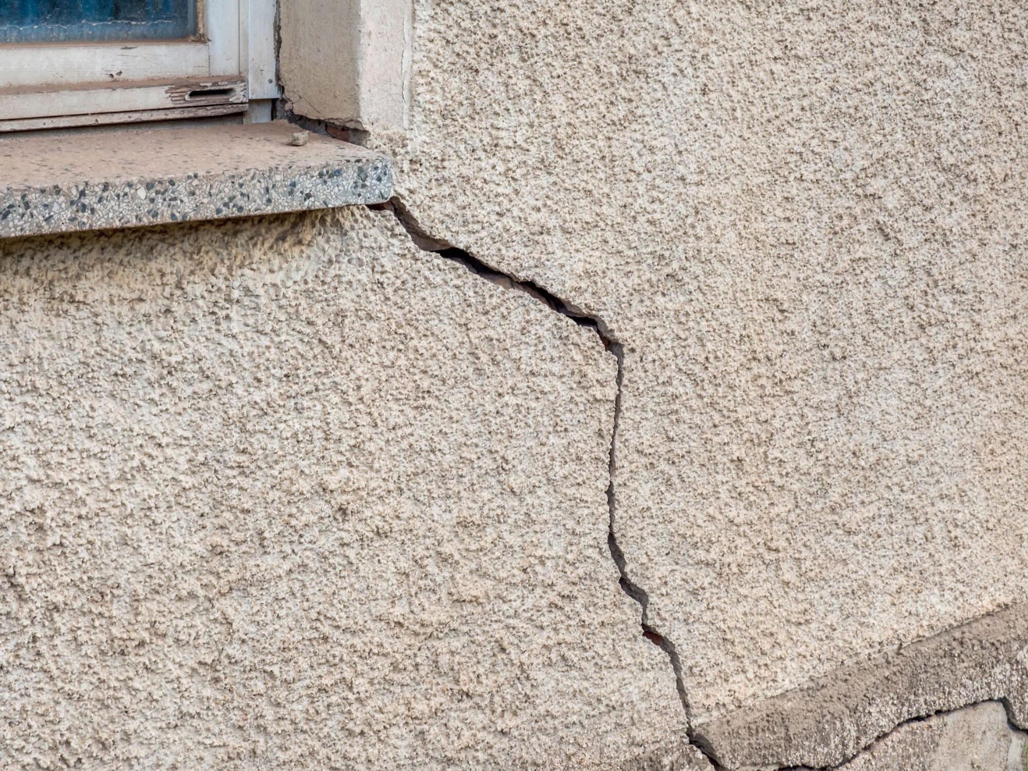 STUCCO CRACK REPAIR & PATCHING CALGARY